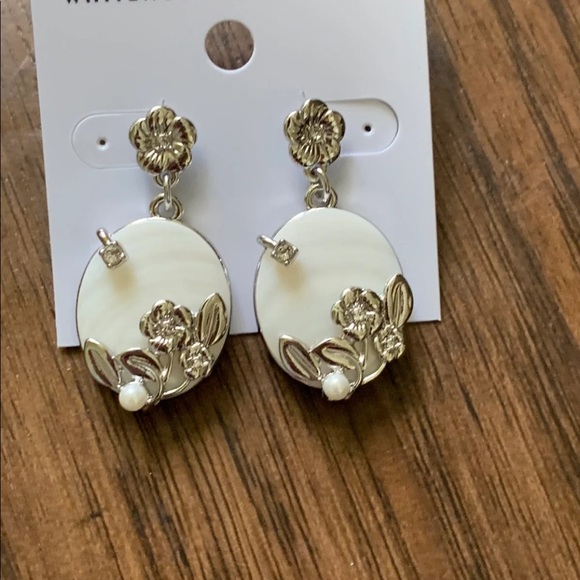 WHBM stone & mother of pearl floral drop earring - Picture 8 of 14